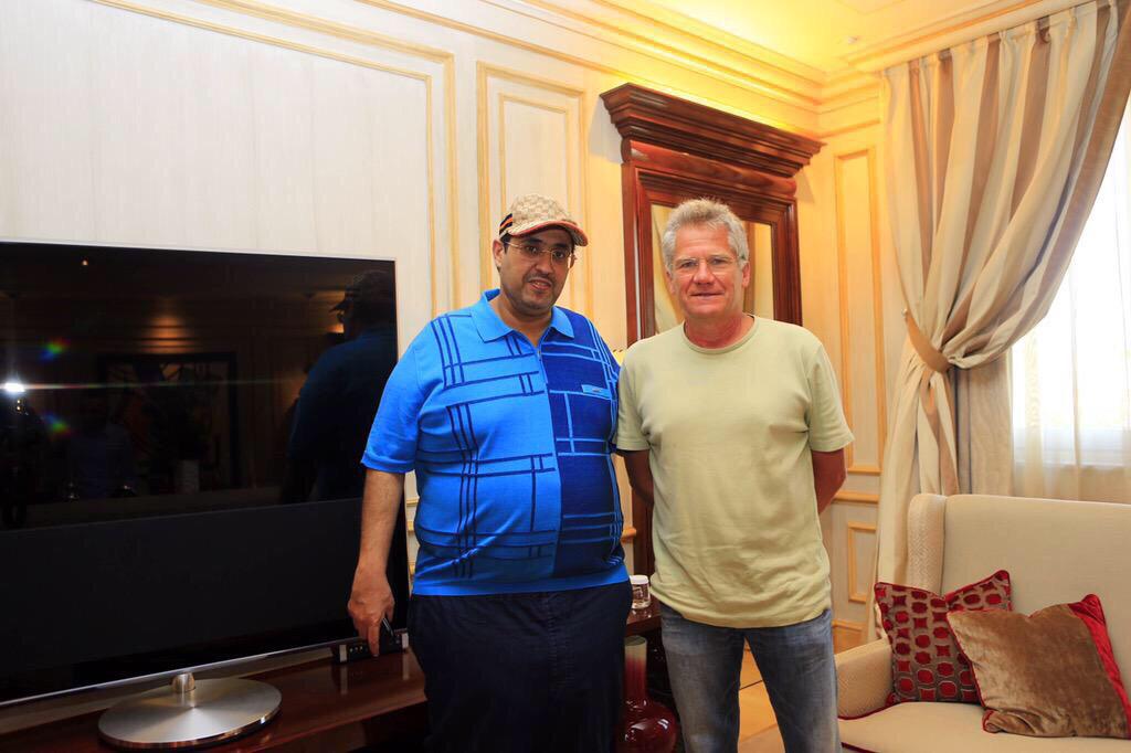 ماهو السر(الخفي)وراء اختيار ابوثامرللون الأزرق من لحظة وصوله لإيطاليا بالتدريبات وأثناء توقيعه للعقود
#سؤال_بريء_ جدا