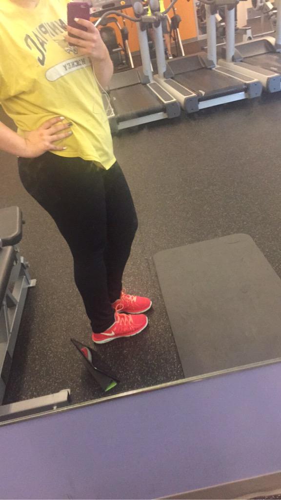 Strivingforfitt's tweet photo. Just trying to get legs like @fitlifelover 👯👯👯 http://t.co/2UWasB3U7T