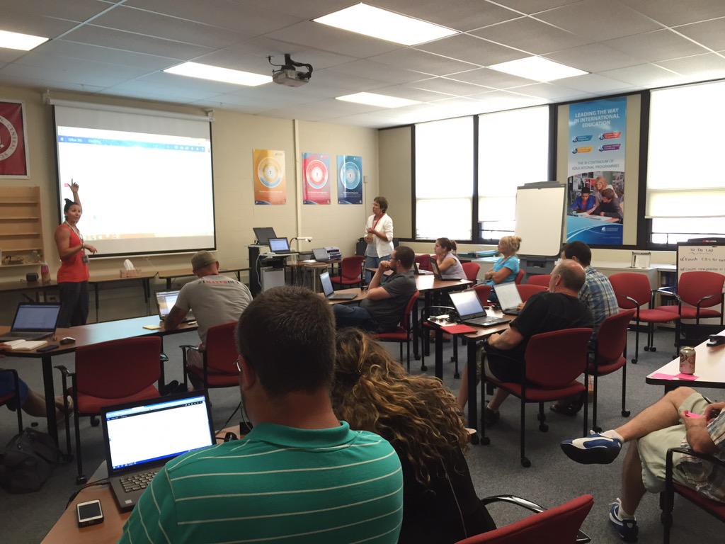 HiltonCadetTech's tweet image. @pattisullivan @jax0913 educating our brave OneDrive trainers today. Thanks to all who came. #Office365 #cadettech