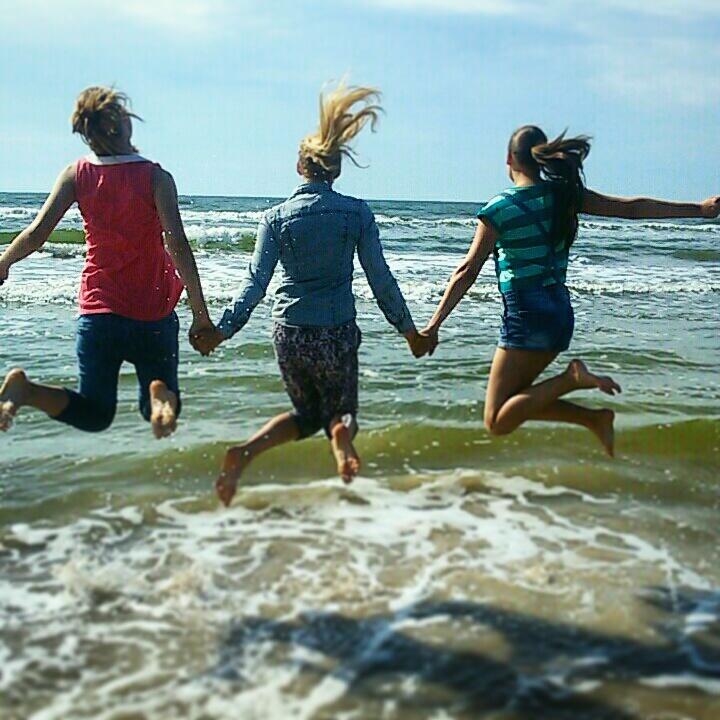 alise_z's tweet photo. Priecājamies, ka dzīvojam netālu no jūrmalas🌊 http://t.co/8p7Atles14