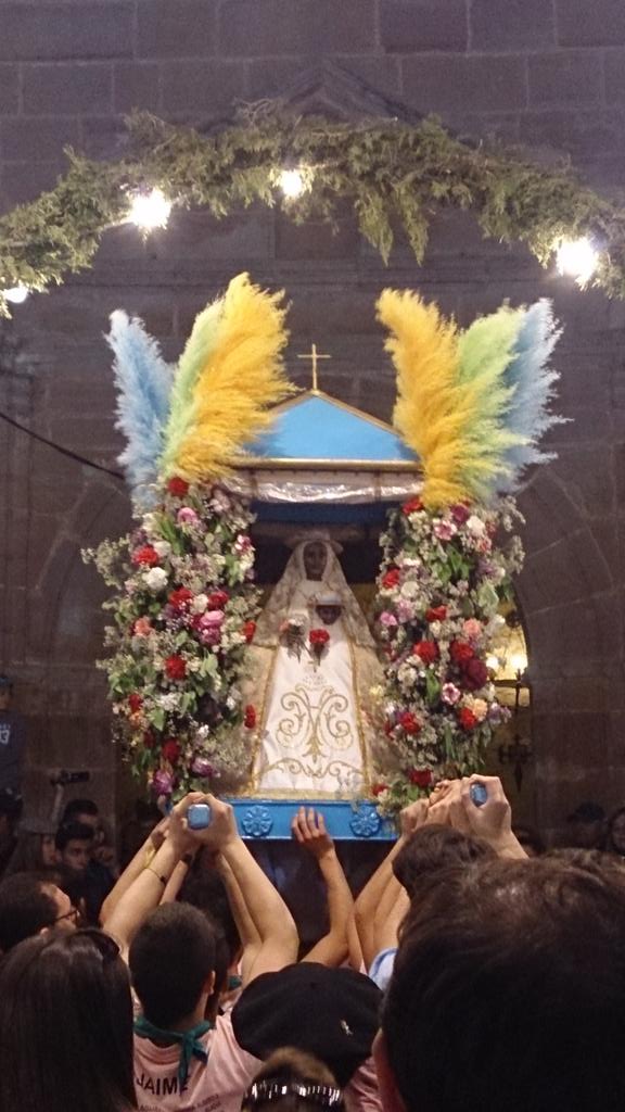 FJavierPineroD's tweet photo. #LaMejorFiestaDeEspaña es la romería de la Virgen de la Carrasca en Villahermosa, Ciudad Real @antena3com http://t.co/JKDGZ3FR9b