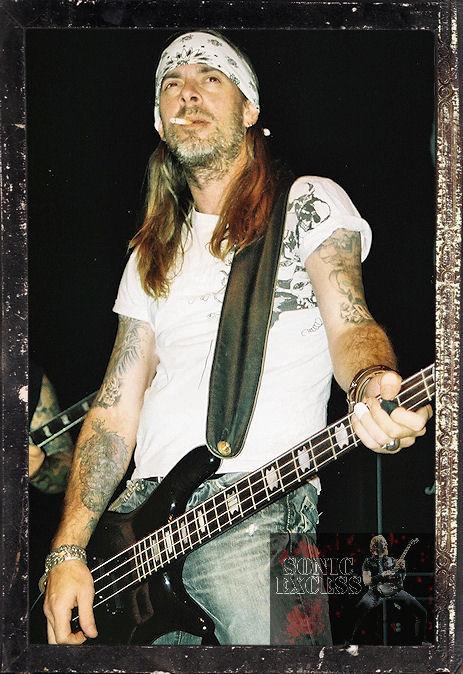 Heavy Metal pays it\s allegiance to one of the most phenomenal Bass player of all time. Happy Birthday Rex Brown! 