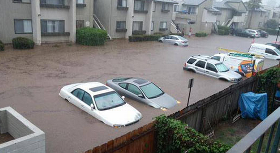 MensHumor's tweet photo. Now THAT is how you build a fence! http://t.co/7WUiiNOyw4