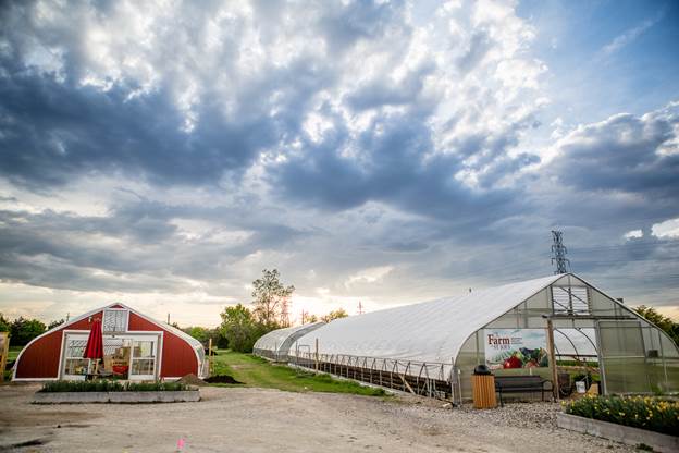 ILoveThatPlace's tweet photo. “The farm helps us support a culture of wellness in the hospital.” Hospital farms are here: http://t.co/NN5jkZdPWF http://t.co/kmSjjhptZC