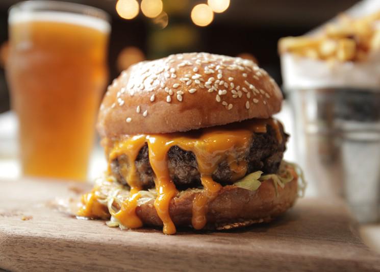 LA Weekly tweet media