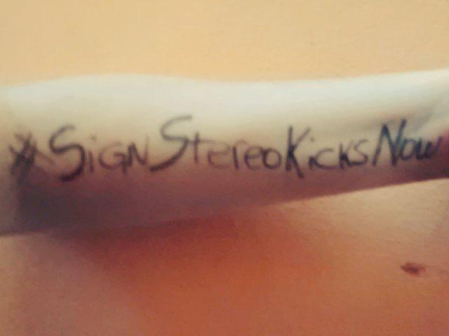 WIDSSEAVEY's tweet photo. @StereoKicks @SimonCowell #SignStereoKicks #SignStereoKicksNow #WeWantStereoKicksSigned #GetStereoKicksSigned http://t.co/5PsWRIdpQd