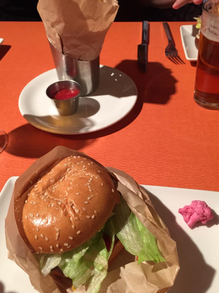 Lunch today @Mariobatali #b&bburger @VenetianVegas #eat #burger #onionrings #FoodIsBeautiful #vegaseats #lasvegas