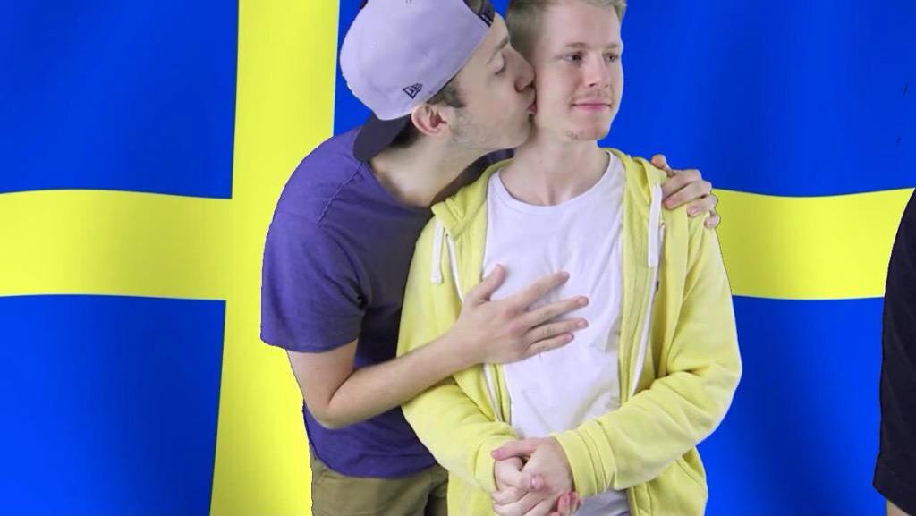 Teeqo's tweet photo. When bae won't let go http://t.co/aMG1doCUuU