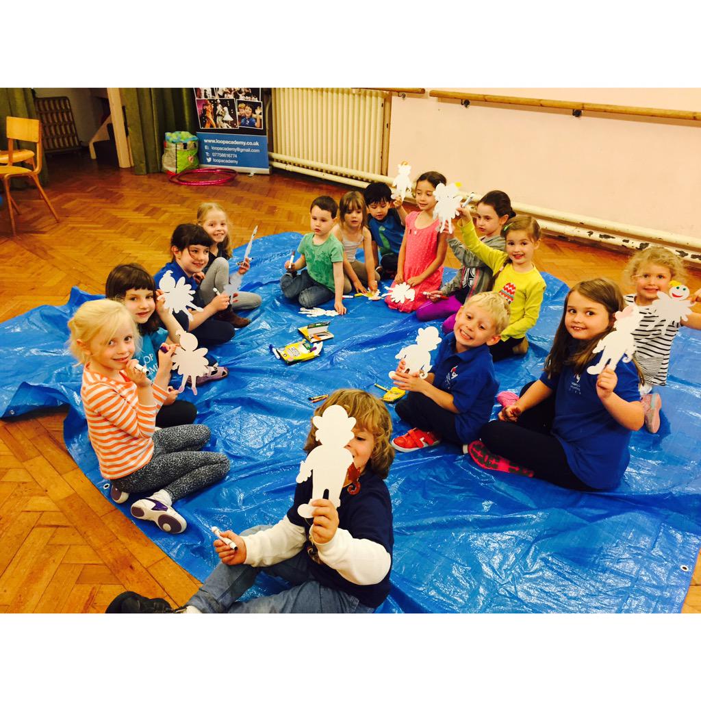 loopacademy's tweet image. Arts and crafts time! 🎨 #summerschool #highgate