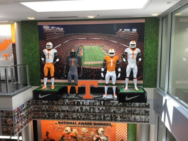 MichaelWBratton's tweet photo. Exclusive inside look at Orange Carpet Day is back up! http://t.co/rTN21boWsn #Tennessee #Vols http://t.co/ZnzSEM7Cgy