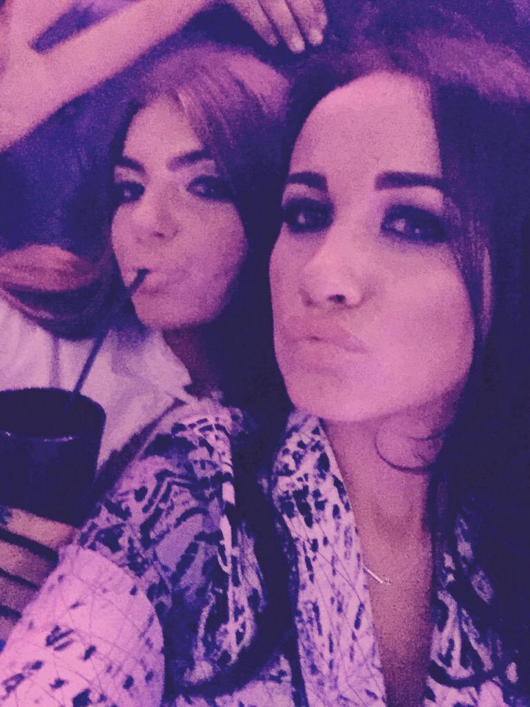 fayedownes_x's tweet photo. 👯❤️ http://t.co/tgbCeCioWV