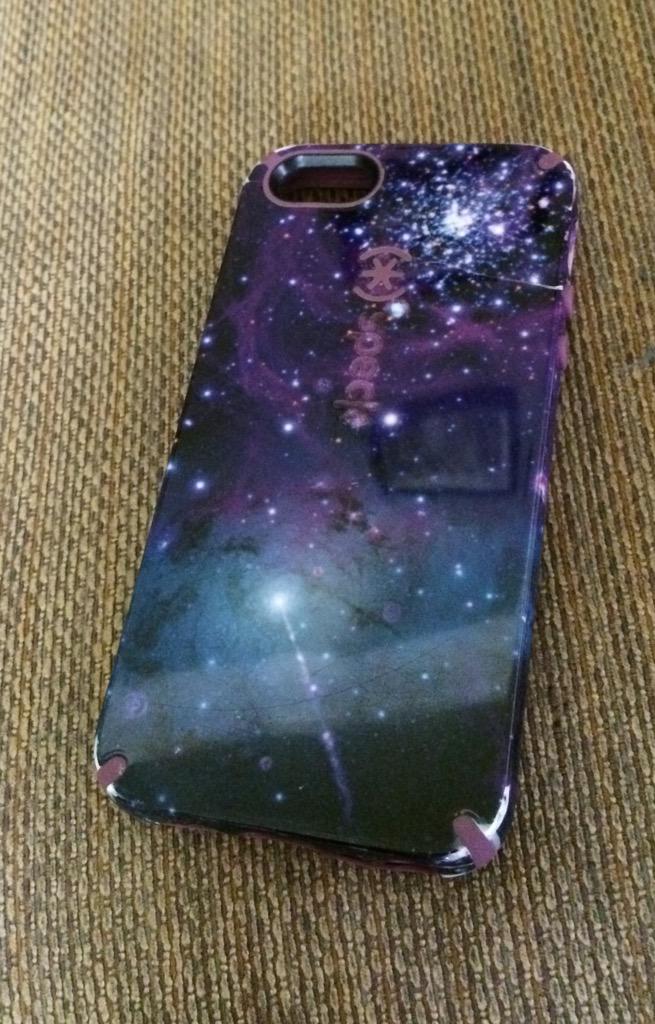 scoobytubes's tweet photo. 'tis a sad day... I have to replace THE phone case :'( #brokencase #brokenheart http://t.co/0MUMHnmJwV