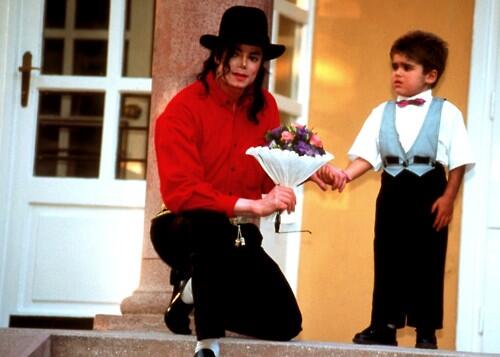 PlanetMJJ's tweet photo. Adorable
#kingofpop #MJ #michaeljackson #producer #artist #thebest #perfectionist #mjfans #mjj #mjfam #mjheart http://t.co/4L20B9E8IB