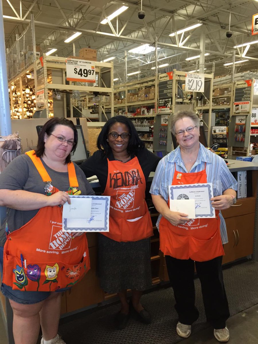 Store manager, @HD8976Kendra, recognizing D31 Jennifer &amp; D30 JoAnn for their work on the sales floor! Awesome ladies!