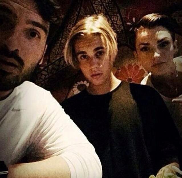Barbera_1870's tweet photo. Justin Bieber e Ruby Rose! http://t.co/JckHAIcG1I