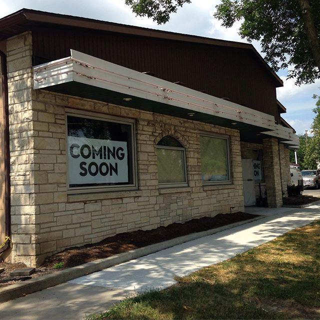 CapTimes's tweet image. Avenue Bar sign down, in Madison, on Monday. Photo by Michelle Stocker #madisonwi