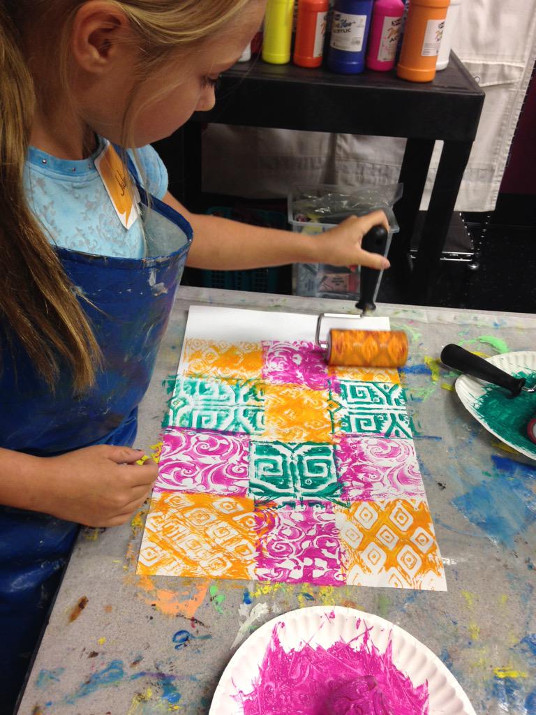 KlmausMaus's tweet photo. Waiting for our string prints to dry we printed with textured rollers! #elementaryartcamp #printmaking @LCABULLDOGS http://t.co/XGH8TB9D2x