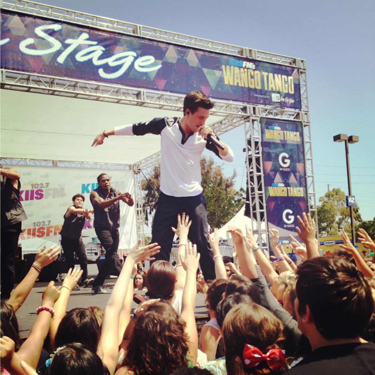 anndelunatics's tweet photo. #throwback my babe @AsherMonroe and #Monroses #live #performance ๐๐ http://t.co/7gLQ2v7IQJ