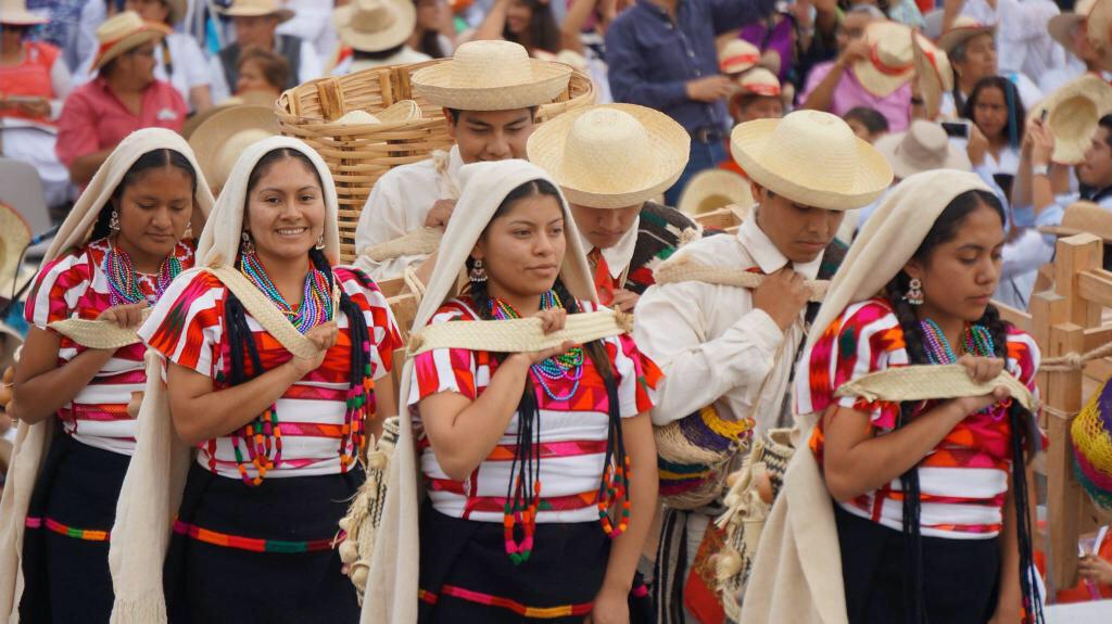 CompartamosMex's tweet photo. #Compartiendo lo nuestro @OaxacaFilmFest @EncantaMex @FundacionMRJ.
#Cultura #Tradiciones #MexicoCity #México #Oaxaca http://t.co/1uExzuJzdU