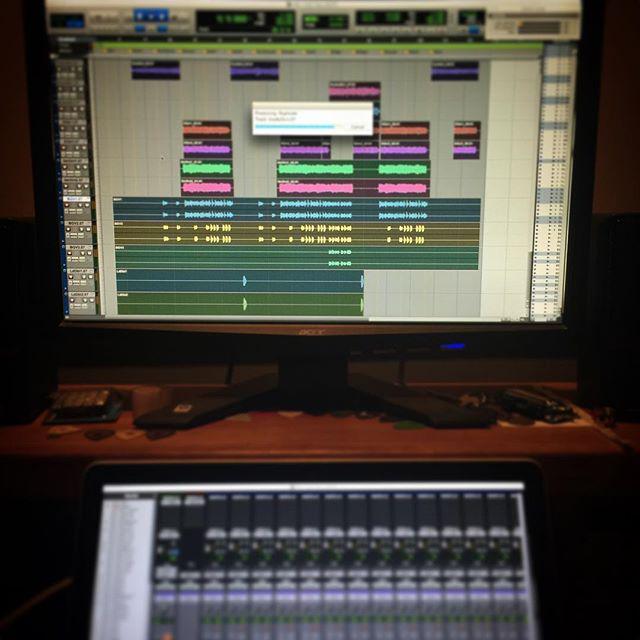 aKaTMusic's tweet photo. Today's view. Not quite as exciting as yesterday's view #protoools #editing #ithinkthisismakingmusic http://t.co/1WXJ9fXmN1