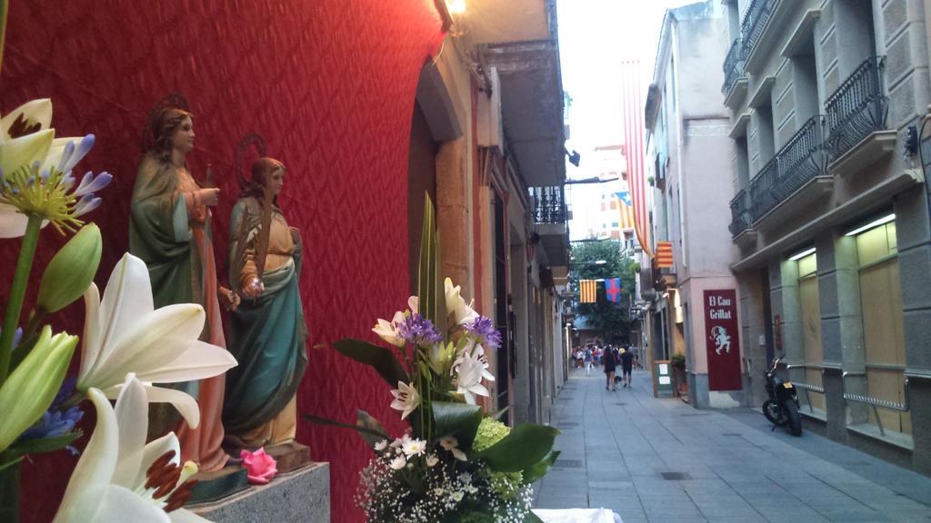 francescandres's tweet photo. Com sempre, el 27 és un dia diferent. Glòria a #lessantes! #santes15 @AnyBequetero @lessantesmataro http://t.co/GjF1aYx15D