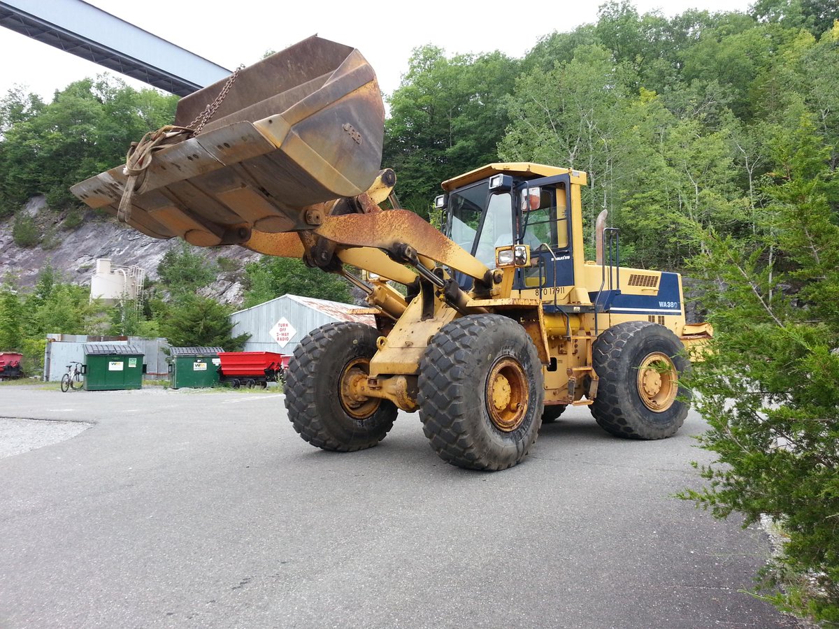 SterlingMine's tweet photo. We rebuilt our outdoor exhibit of ore-carts, the electric locomotive, and ore-skip! http://t.co/rxvE3c2Miq