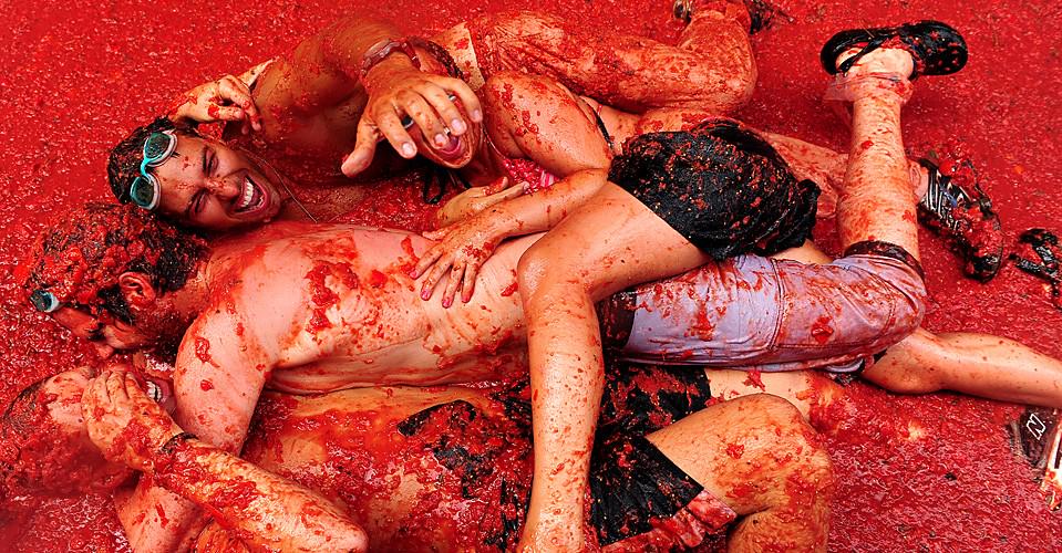 Fun is guaranteed at La #Tomatina tomato festival
is one of #Spain's most popular festivities.
buff.ly/1D1GIBp