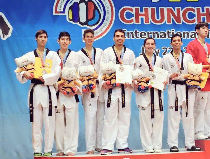 SoySuperFC's tweet photo. El equipo mexicano de #Taekwondo ganó medalla de plata en el #ChunCheonOpen
Uno de ellos: @avigdoradriano
#PC http://t.co/9shGatfaaE