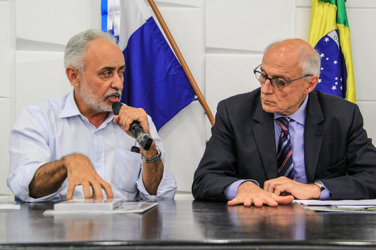 adilsonpires's tweet photo. Durante o encontro, trocamos experiências a respeito do desenvolvimento social http://t.co/UDnSrOSknR