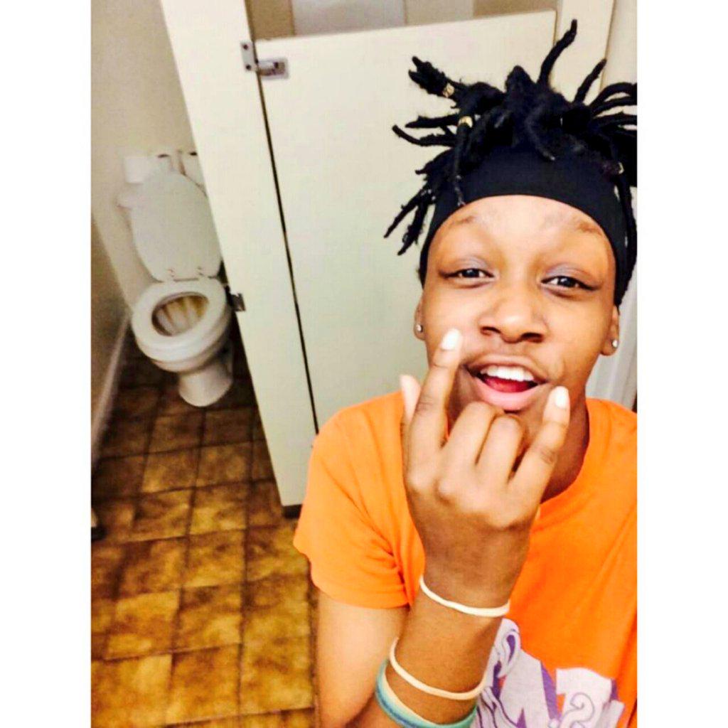 Bossedup_Trilla's tweet photo. #Wcm I aint got noo eye braws 😂 &amp;&amp; im still fine 😍 http://t.co/UnNw0NZIhz