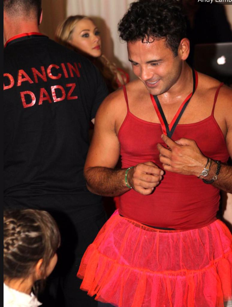 ThomasBrosFans1's tweet photo. Proud dancing dad @ryanjamesthomas http://t.co/r2pwLniTyF