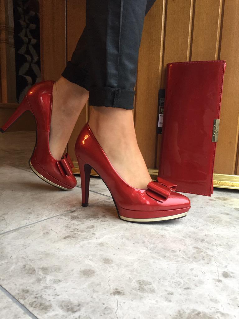 FredFunk08's tweet photo. Woowzza😍 pretty in red🎀 http://t.co/Uln0HvY0yO