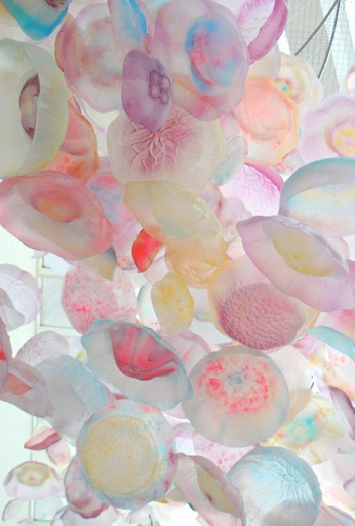 WhatPrettyThing's tweet image. Pastel Jellyfish #PrettyThings