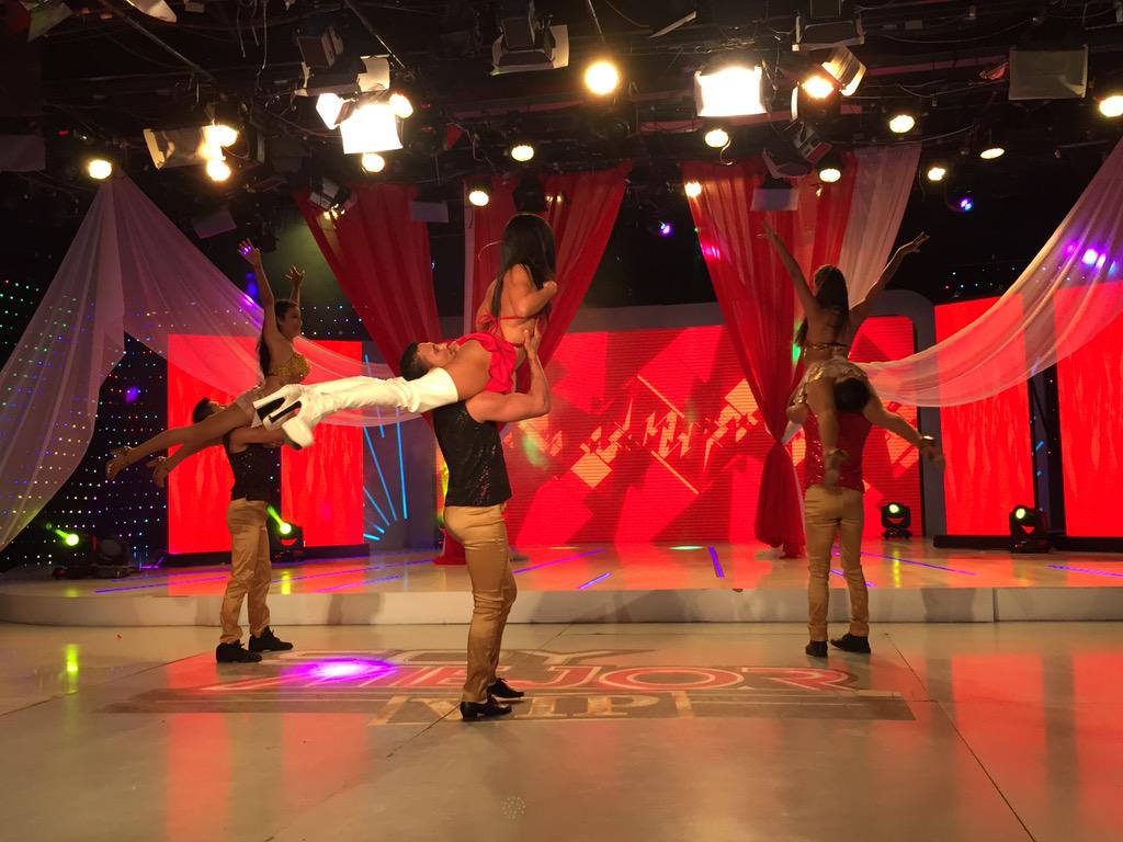 tcsoyelmejor's tweet photo. ¡Qué buen show! @DinaVIPTC podrá quedarse con las 4 estrellas. ¡TÚ DECIDES! La "China" bailó en #SiempreConLosVIP. 💃🏻 http://t.co/IkN1ZsyIAK