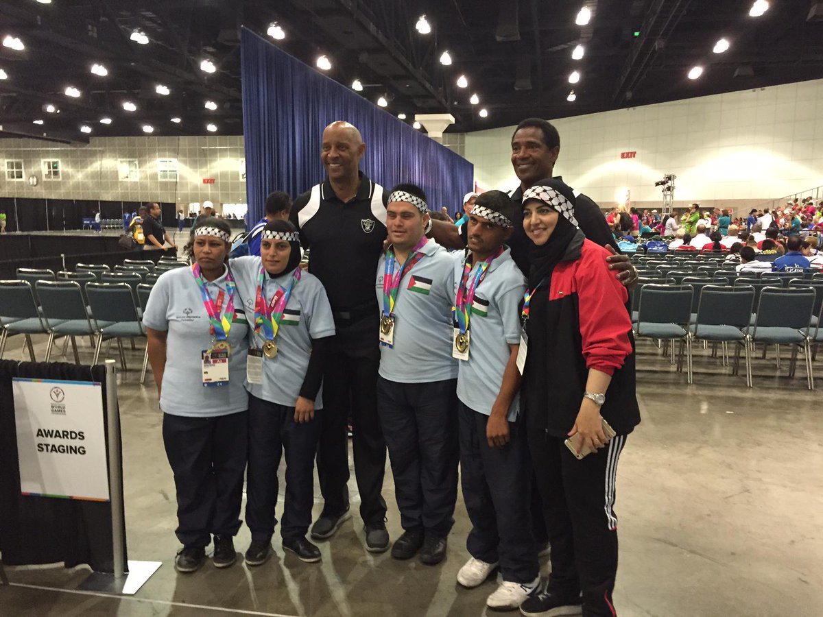 Raiders's tweet photo. .@MikeHaynesNFL and @lofton80 were on hand for the @SpecialOlympics Bocce Ball Awards Ceremony today! http://t.co/OVu1YH5UG0
