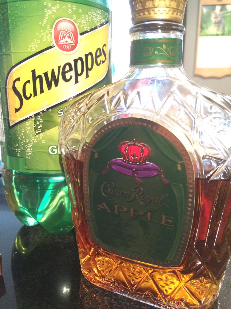 C2theVO's tweet image. Holidays have made an awesome turn! #crown #Apple #imayhaveissues