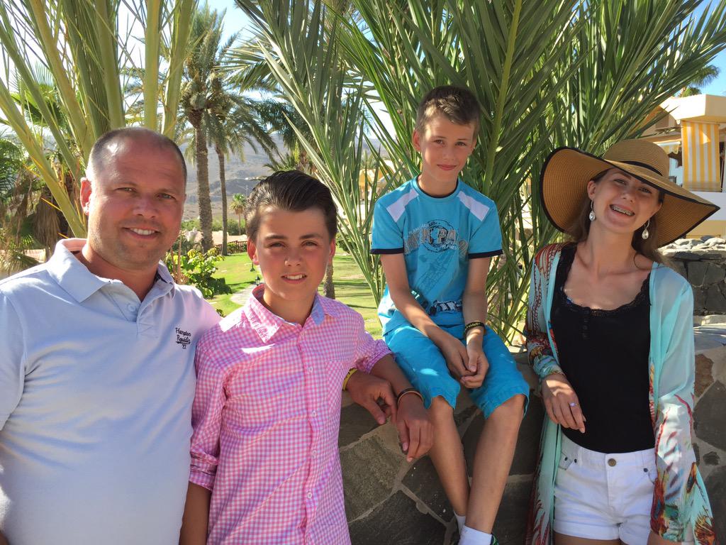 aspling99's tweet image. Njuter av sol o värme med mina 💕☀️