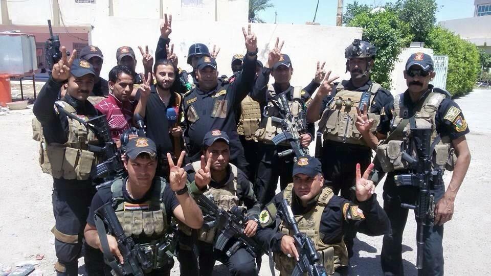 Alauscar's tweet photo. بفضل الله تمكنت قواتنا من تحرير جامعه الانبار بالكامل ورفع العلم العراقي يخفق في سماء النصر نعدكم بالتحرير والنصر http://t.co/eyrVafjGRb