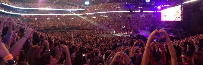 bieberuinas's tweet image. desafio vc a resumir o seu user em duas imagens e marcar 10 pessoas para fazerem o mesmo 😚 #MTVHottest Justin Bieber