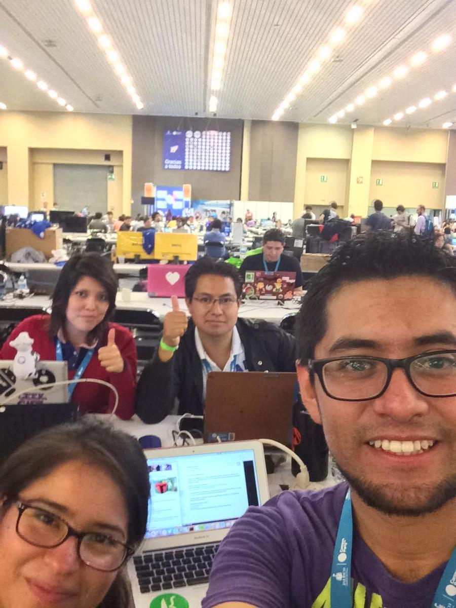 geekblitz's tweet photo. Mi mejor momento en #CPMX6 con mis amigos campuseros todo el tiempo, nos vemos en #CPMX7 😁 http://t.co/0NNoeKK5pA