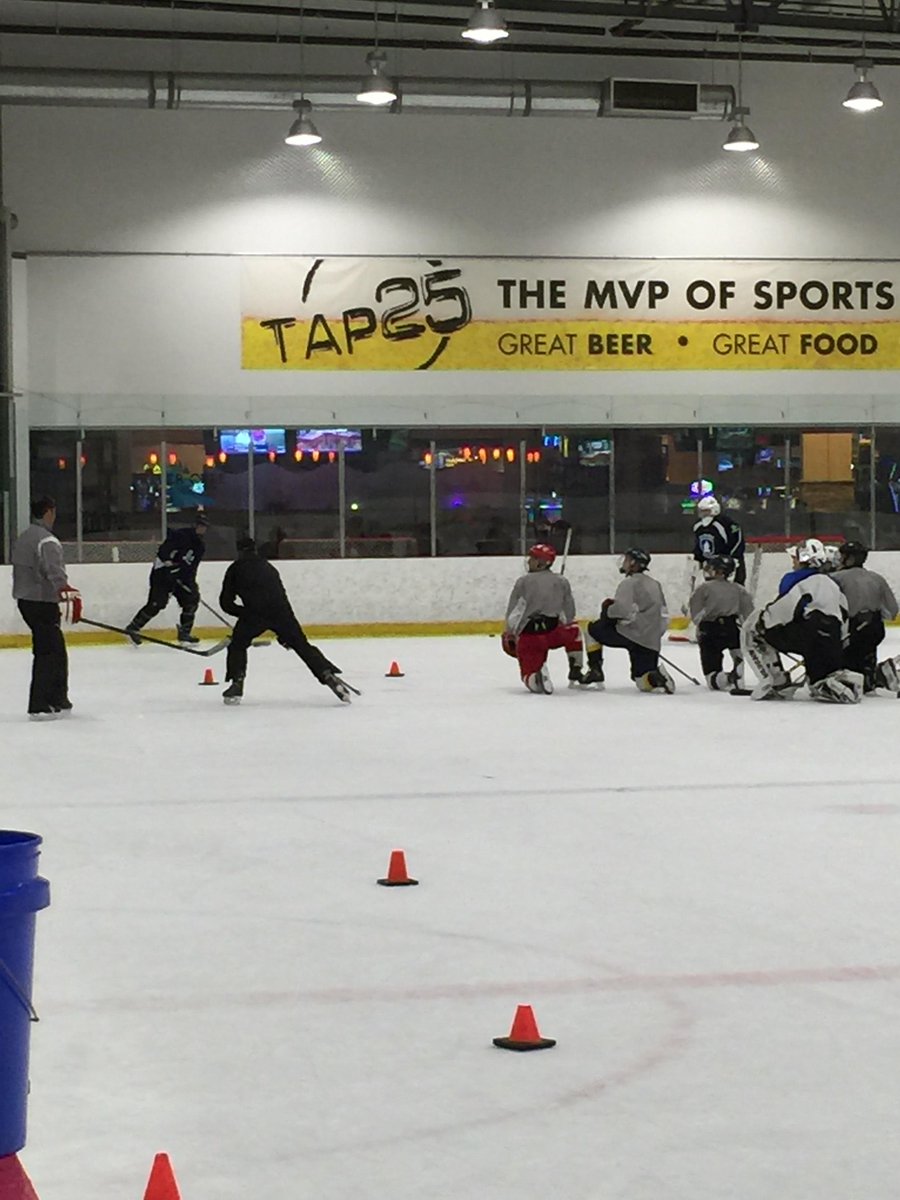 link_mgmt's tweet photo. Group 2 now on the ice for their 2nd session of the day with @Patelynuik. #Focus #Detail #Results #LinkPerformance http://t.co/GBlxaRTGl7