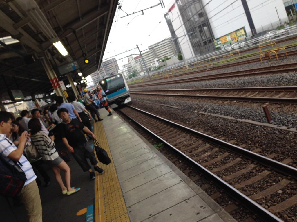 蕨駅で線路上でひとが寝ていた為 京浜東北線に遅れ ってか叫び声あげてたってなんぞ Togetter 蕨駅で線路上でひとが寝ていた為 京浜東北線に遅れ ってか叫び声あげてたってなんぞ Togetter