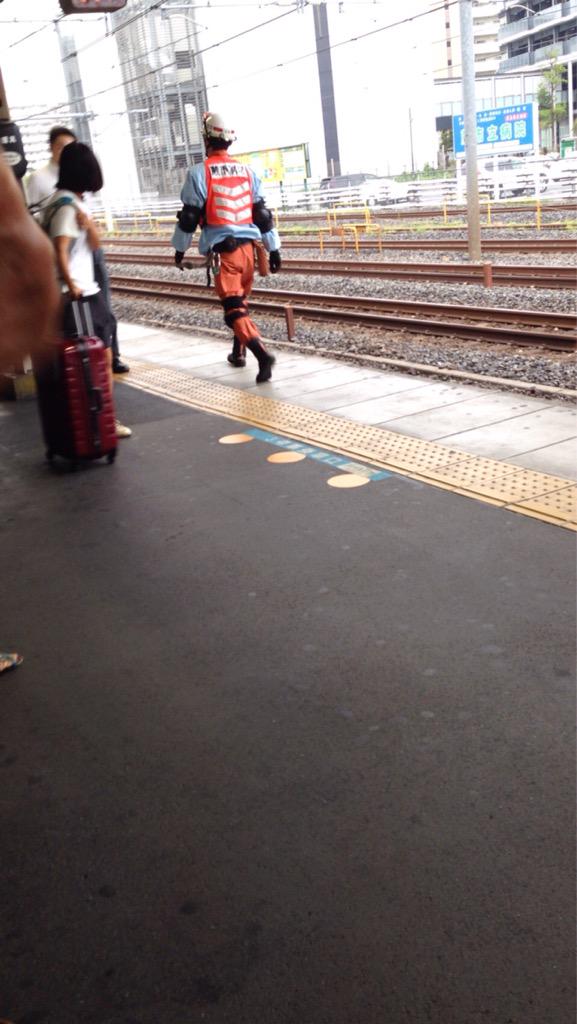 蕨駅で線路上でひとが寝ていた為 京浜東北線に遅れ ってか叫び声あげてたってなんぞ Togetter 蕨駅で線路上でひとが寝ていた為 京浜東北線に遅れ ってか叫び声あげてたってなんぞ Togetter