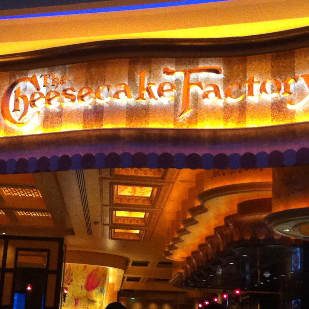 halalling's tweet image. The enchanting @Cheesecake in Dubai Mall. As good as ever. Why the heck isn't there one in London!!