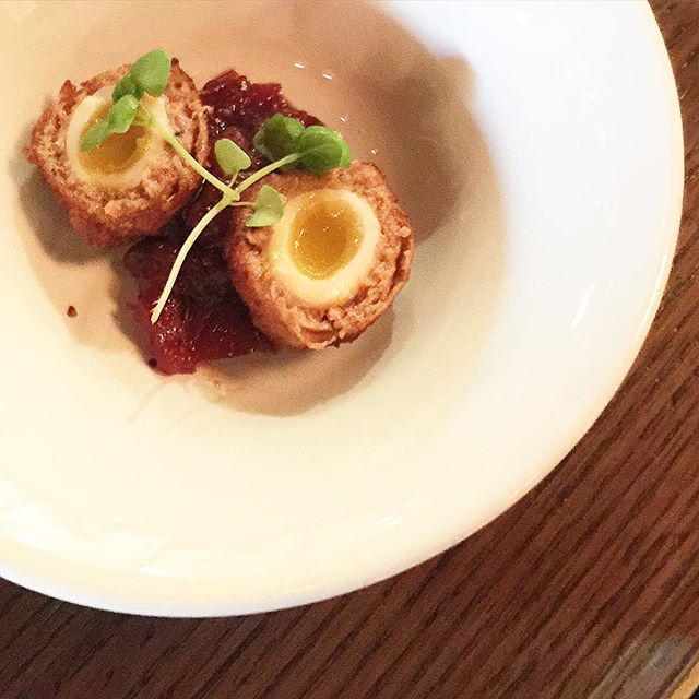 ivegotafoodbaby's tweet photo. 🍴 Scotch Egg with chorizo + tomato jam + black truffle
📍 Weslodge, Toronto Canada 💵 $ 5

#ivegotafoodbaby http://t.co/BavkNNZVIP