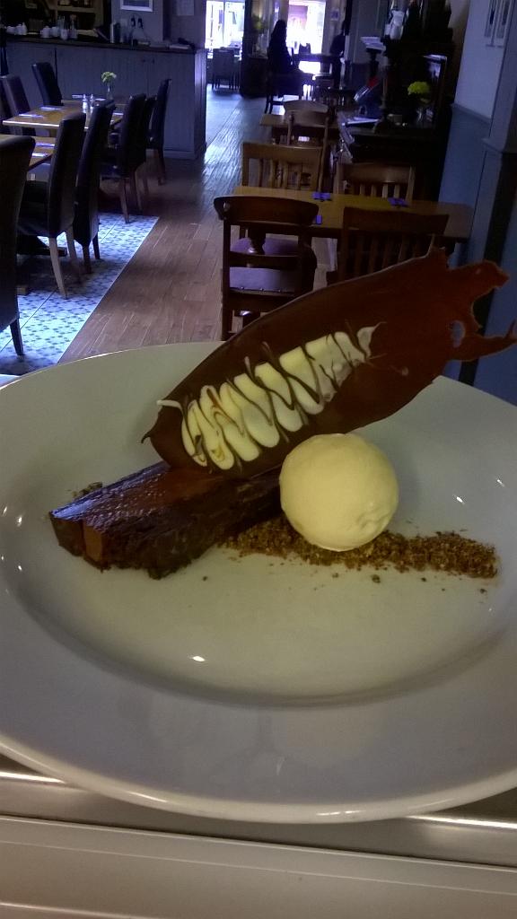 chefmattscardy's tweet photo. Chocolate brownie mousse with Cheshire farm toffee fudge ice cream #yummy 😋 http://t.co/LpmfJcMuap