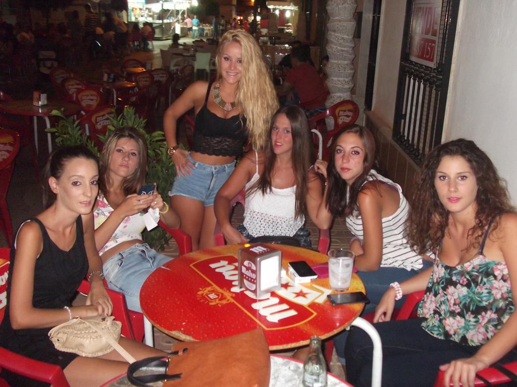 sanndraLopez's tweet photo. one of the girls mojitada ✌ http://t.co/9NEw0Dc4t1
