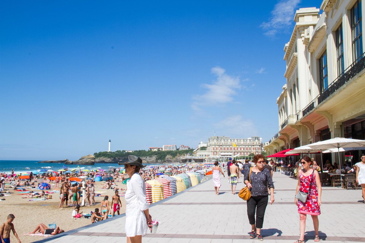 janarhertz's tweet photo. la grand plage, Biarritz http://t.co/ExMxn5OzaW