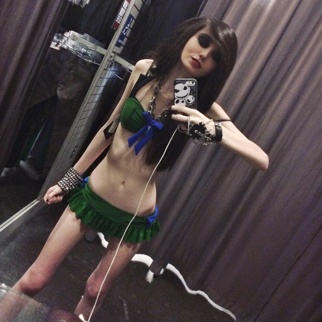 Happy birthday to, quite possibly, the most beautiful girl alive . I wish I had her metabolism. 