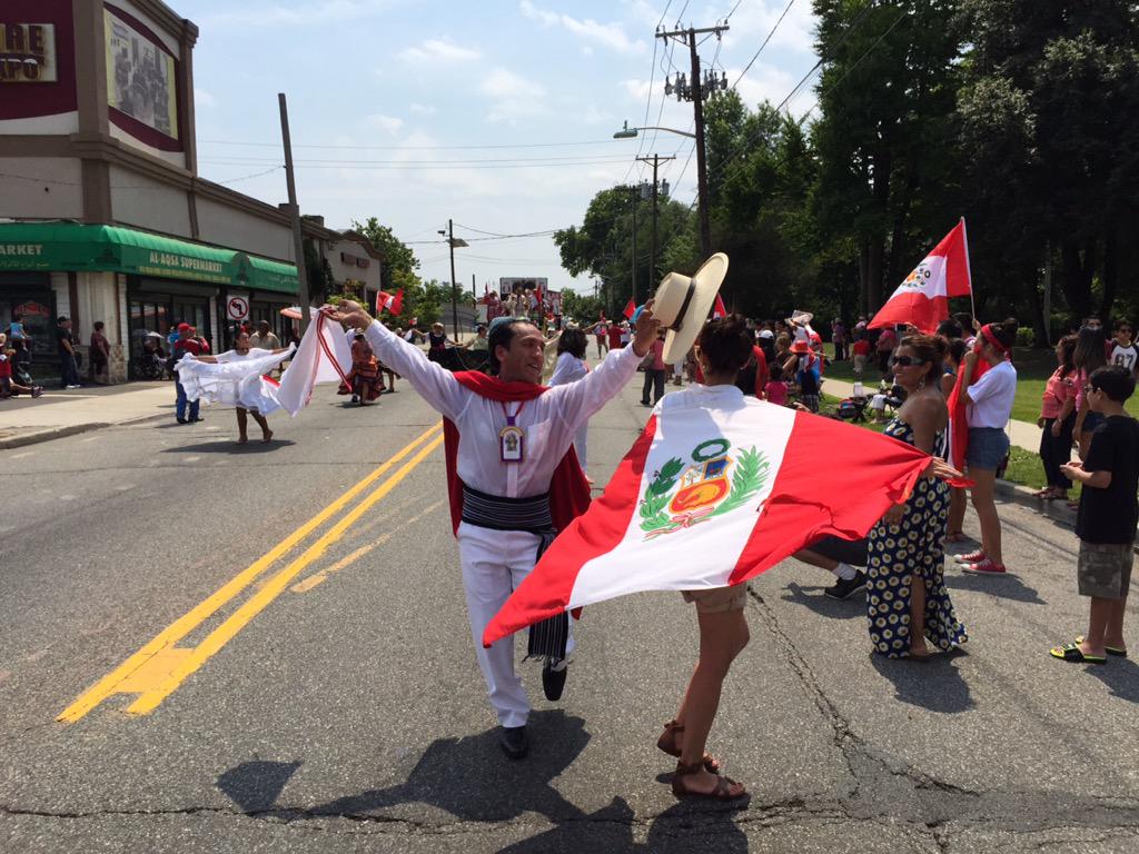 AdrianneViz's tweet photo. #Peruvianparade #vivaperu #peru http://t.co/Fn4bnMyy0f